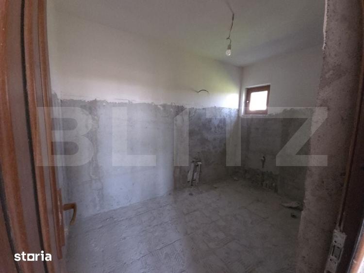 Casă cu 5 camere cu Teren 1204 Mp în Comișani