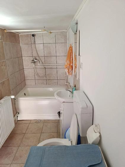 Casă cu 4 camere cu Teren 240 Mp în Central
