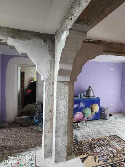 Casă cu 4 camere cu Teren 1700 Mp în Zamostea