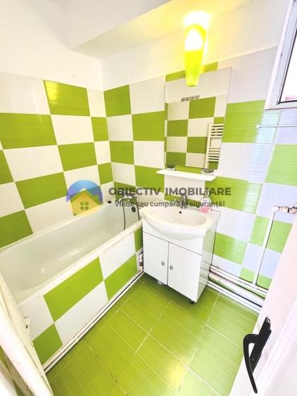 Apartament cu 3 camere semidecomandat în Central