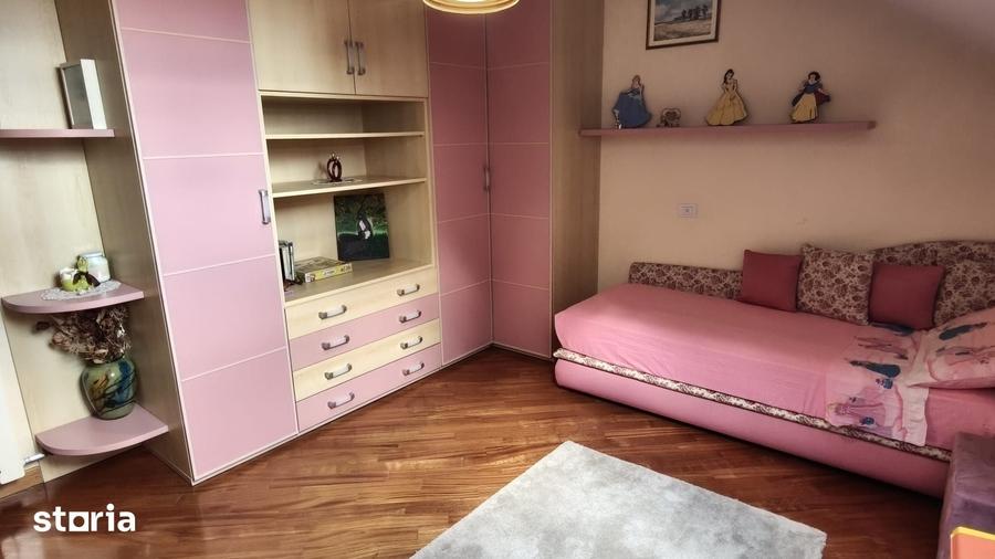 Casă cu 4 camere cu Teren 900 Mp în Central
