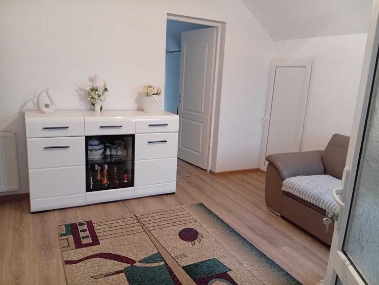 Casă cu 3 camere în Rus