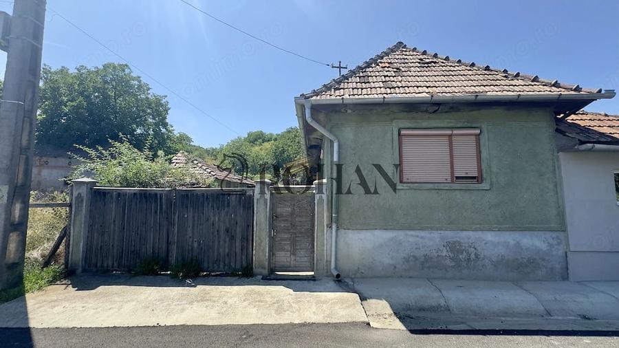 Casă cu 2 camere cu Teren 2015 Mp în Cricău