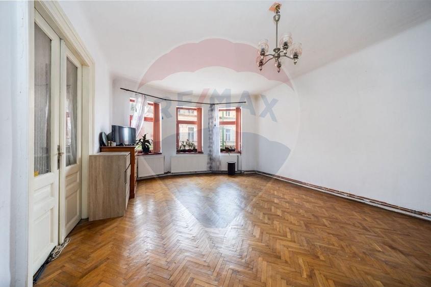 Apartament cu 3 camere decomandat în Central