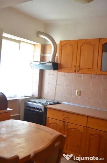 Apartament cu 2 camere decomandat în Telecabinei