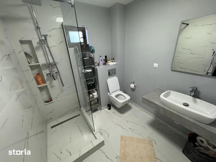 Casă cu 4 camere cu Teren 400 Mp în Podari