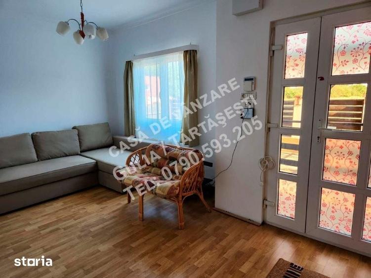 Casă cu 5 camere cu Teren 560 Mp în Tărtășești