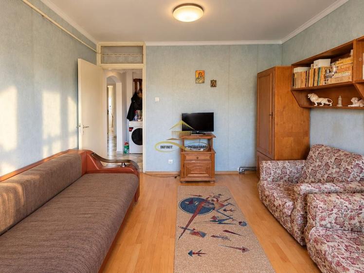 Apartament cu 3 camere decomandat în 9 Mai