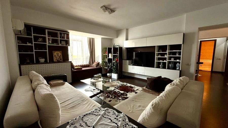 Apartament cu 2 camere decomandat, mobilat în Calea Victoriei