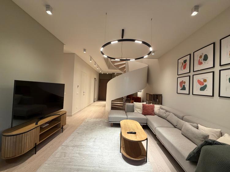 Apartament cu 3 camere decomandat în Floreasca