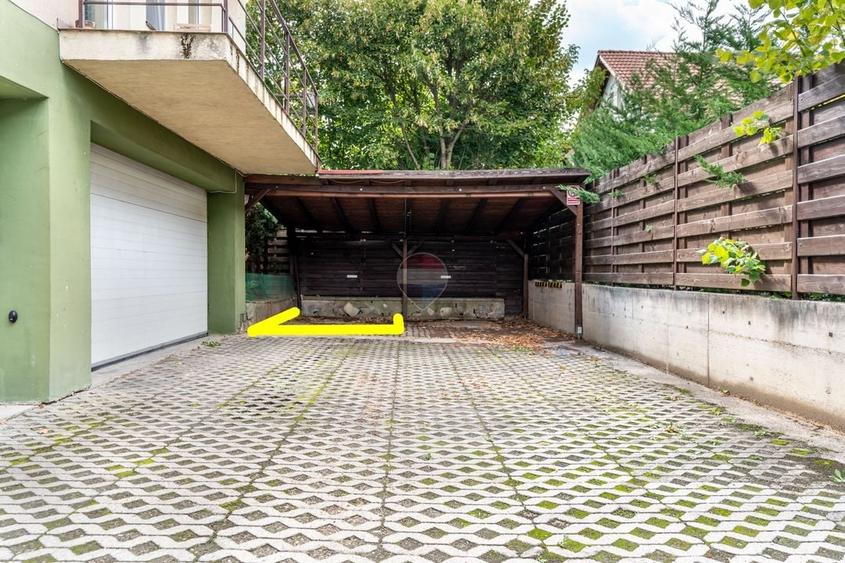Apartament cu 4 camere semidecomandat, mobilat în Europa