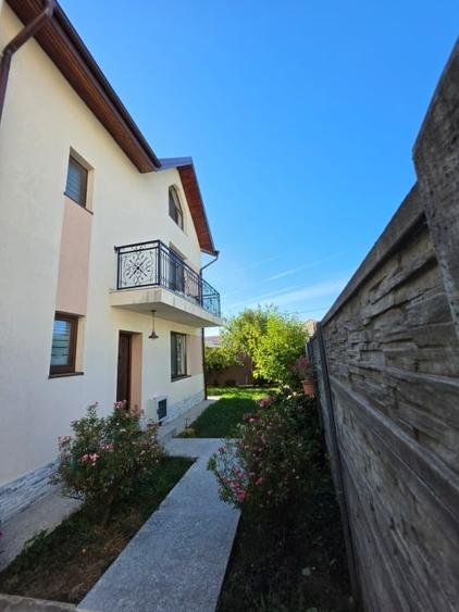 Duplex cu 5 camere cu Canalizare în Apărătorii Patriei