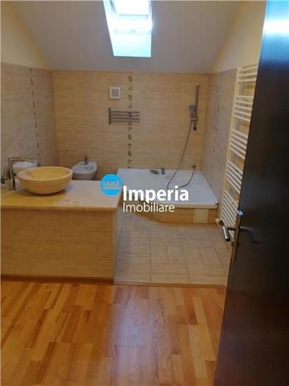 Duplex cu 9 camere cu Canalizare în Popas Păcurari