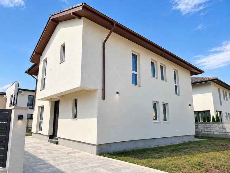 Casă cu 5 camere cu Canalizare în Tunari