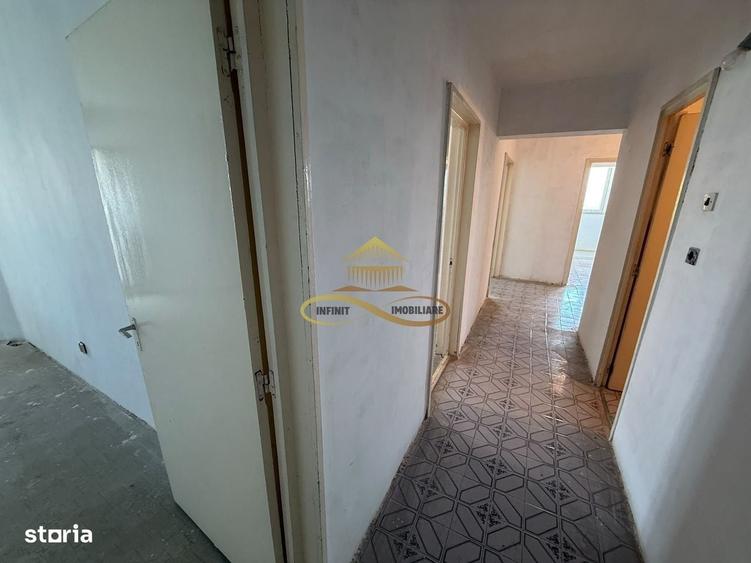 Apartament cu 3 camere decomandat în Narcisa