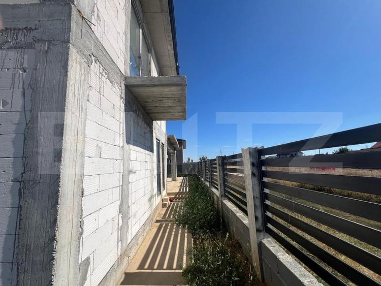 Casă individuală cu 5 camere cu Canalizare în Malu Mare