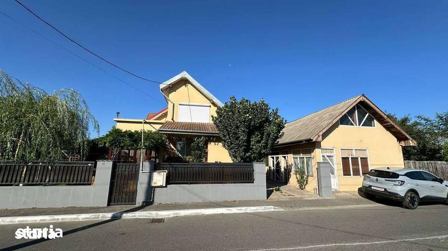 Casă cu 5 camere decomandat cu Teren 700 Mp în Central