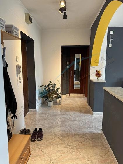 Apartament cu 2 camere decomandat, mobilat în P-ța Alba Iulia