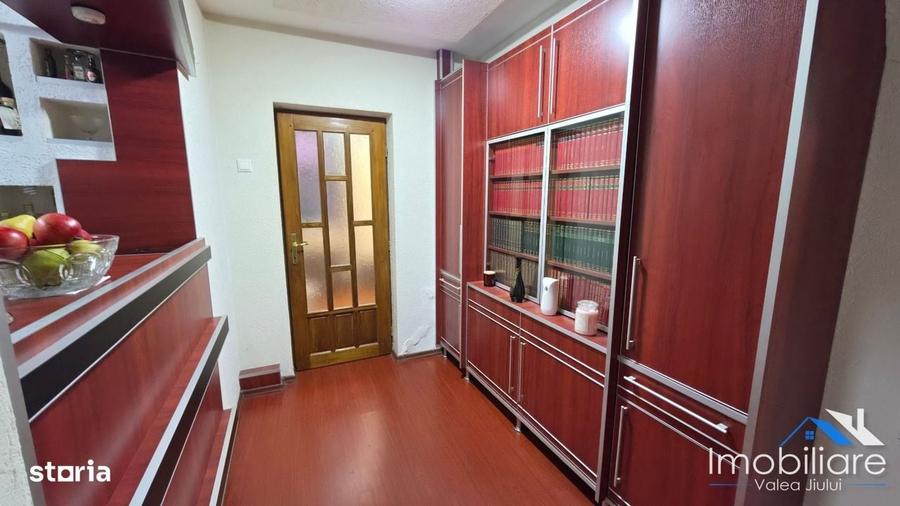 Casă cu 3 camere cu Teren 1500 Mp în Central