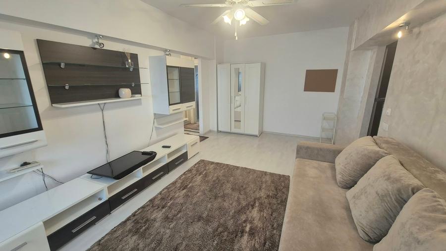 Apartament cu 3 camere semidecomandat în Obor