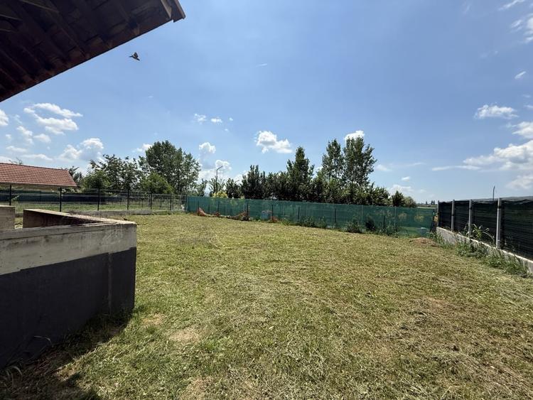 Casă individuală cu 3 camere cu Canalizare în Cetate