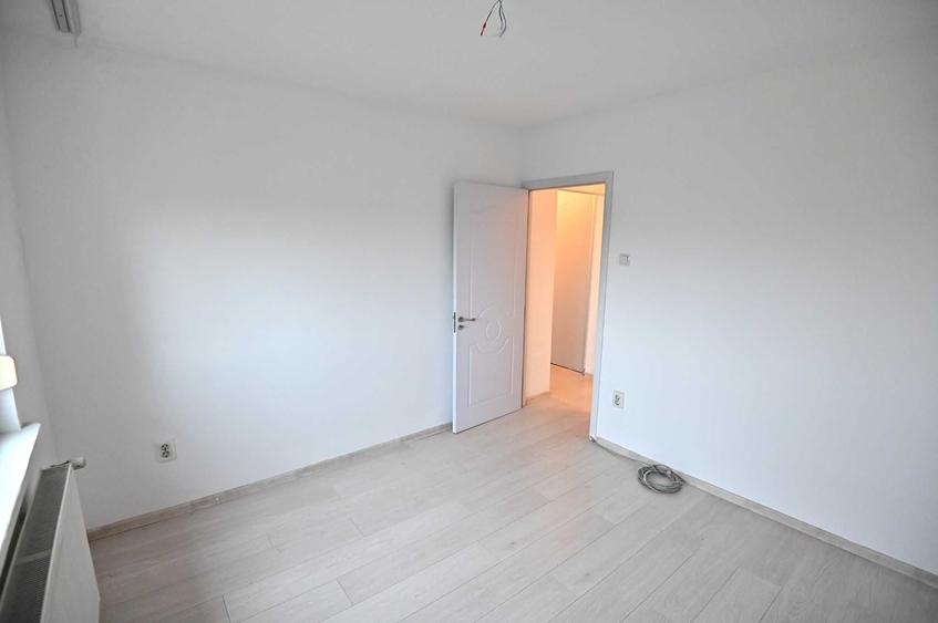 Apartament cu 3 camere decomandat în Valea Rosie