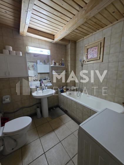 Casă individuală cu 7 camere cu Canalizare în Central