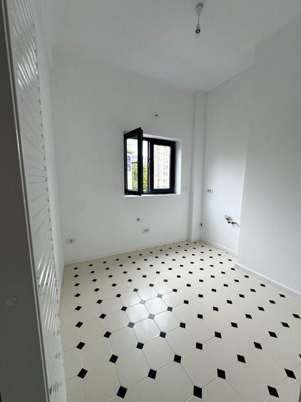 Apartament cu 3 camere semidecomandat în Amzei