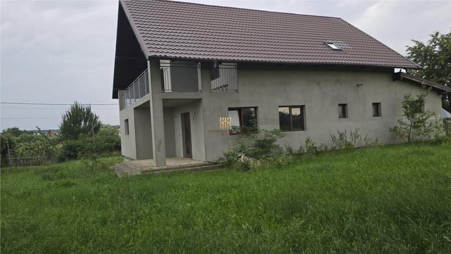 Casă cu 5 camere cu Teren 1483 Mp în Mitocu Dragomirnei