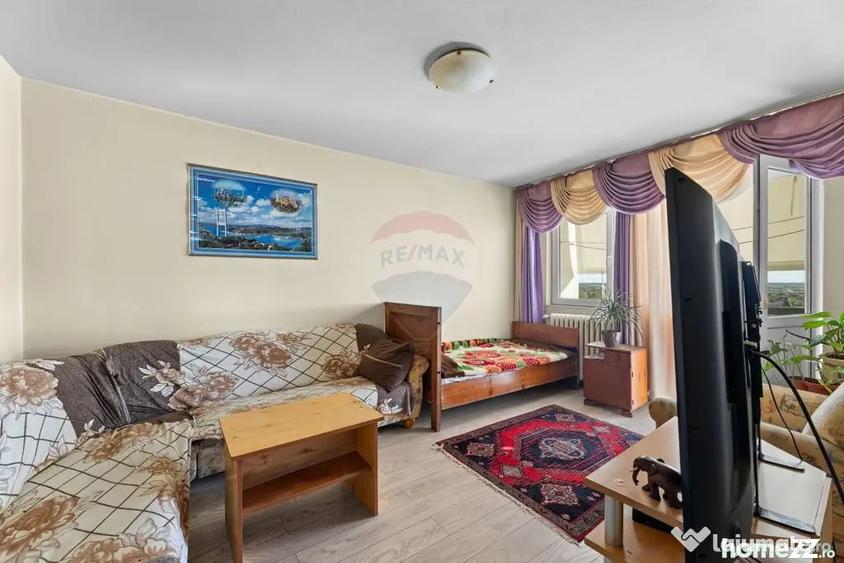Apartament cu 3 camere semidecomandat în Central