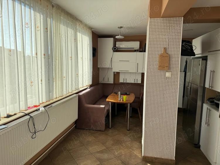 Apartament cu 3 camere decomandat în Astra