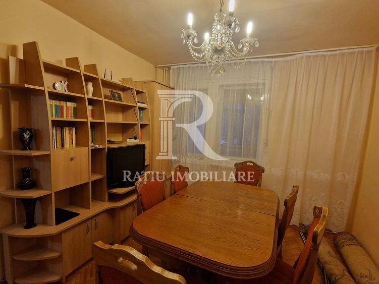 Apartament cu 4 camere decomandat, mobilat în Decebal