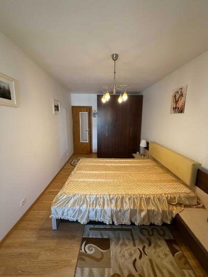 Apartament cu 4 camere decomandat în Drumul Taberei