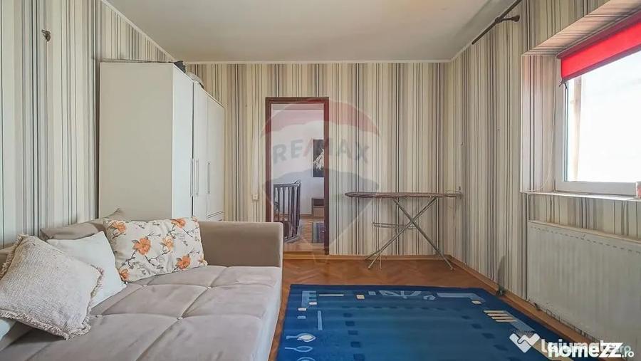 Casă cu 7 camere cu Teren 450 Mp în Caragiale
