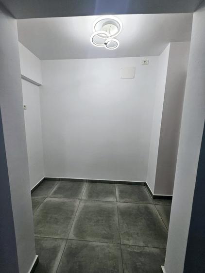 Apartament cu 3 camere decomandat în Republicii