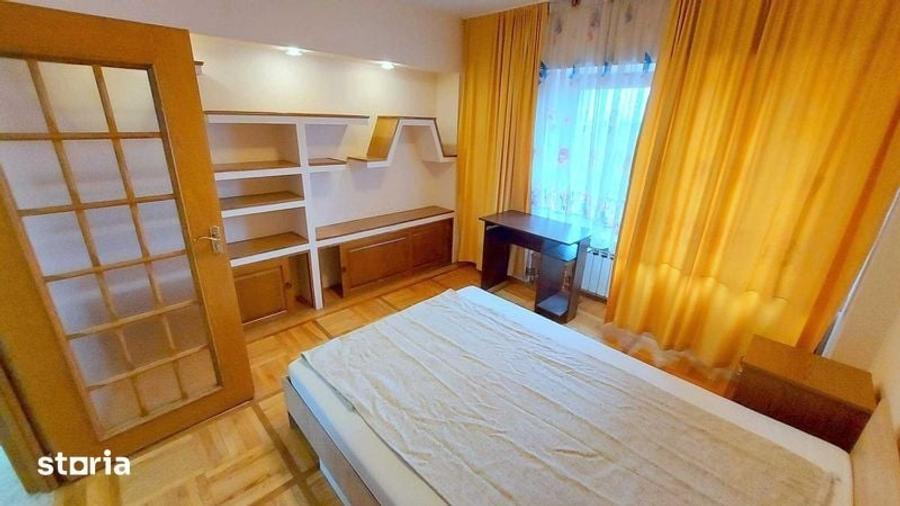 Apartament cu 3 camere semidecomandat în Independenței