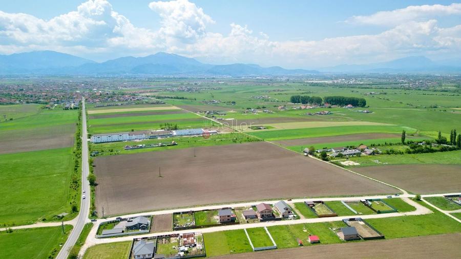 Teren Construcții intravilan de 31800 mp, în Sânpetru