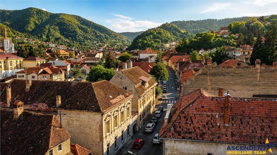 Casă cu 2 camere cu Teren 185 Mp în Centrul Istoric