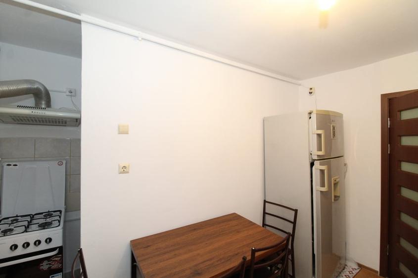 Apartament cu 2 camere decomandat în Trocadero