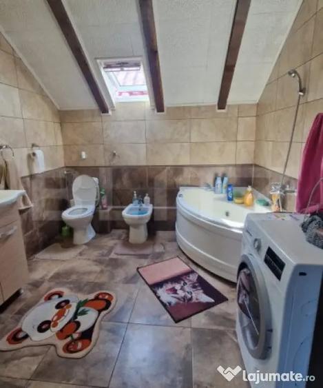 Casă cu 5 camere cu Teren 835 Mp în Satulung