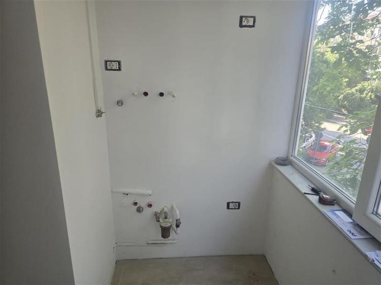 Apartament cu 3 camere decomandat în Lipovei
