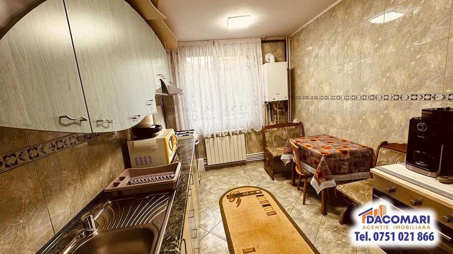 Apartament cu 3 camere semidecomandat în Micro 19