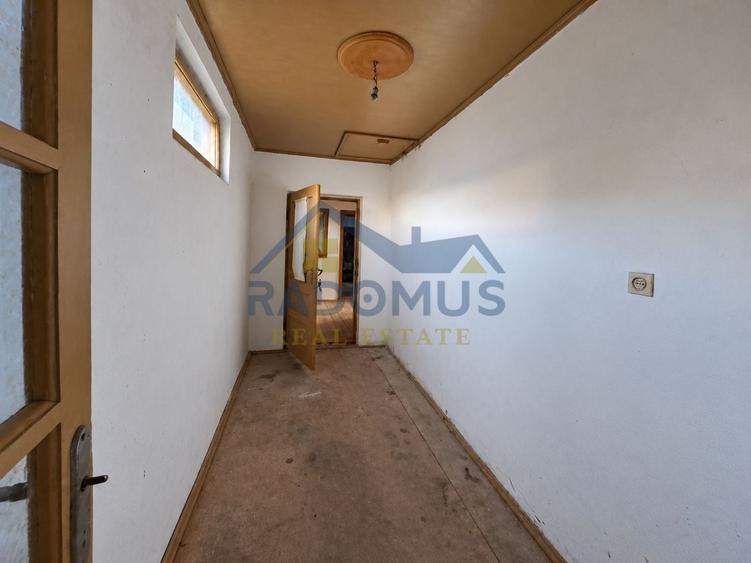 Casă individuală cu 5 camere cu Canalizare în Poienarii-Rali