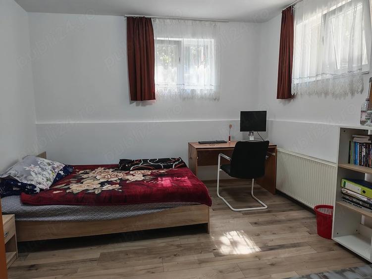 Apartament cu 3 camere decomandat în Exterior Vest