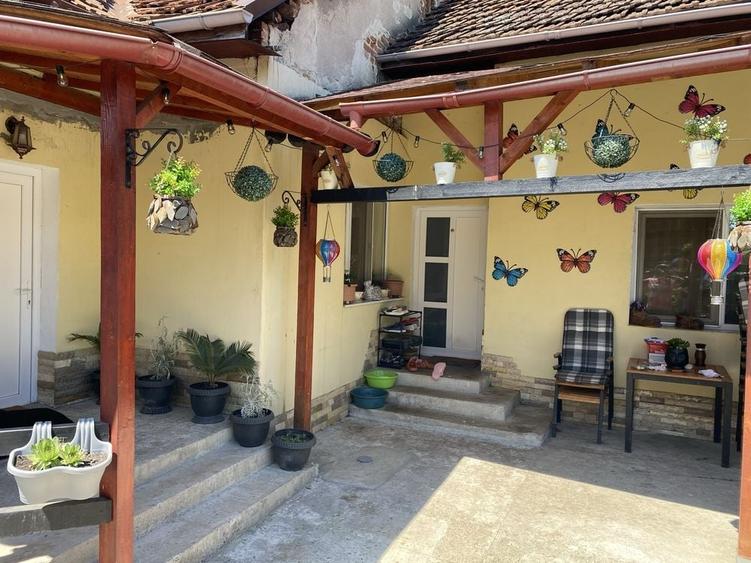 Casă cu 4 camere în Răcăștia