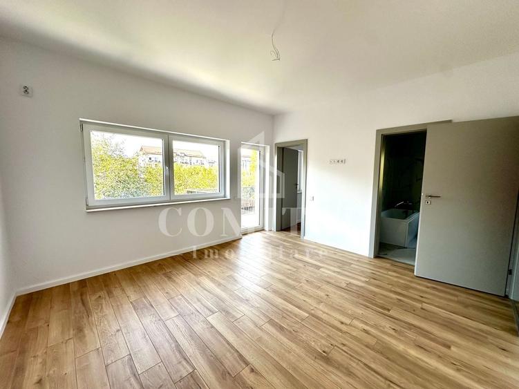 Duplex cu 4 camere cu Canalizare în Florești