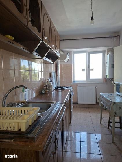 Apartament cu 4 camere decomandat în Rovine