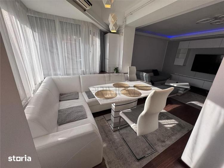 Apartament cu 5 camere decomandat în Lunei