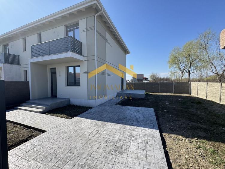 Duplex cu 4 camere cu Canalizare în Utvin