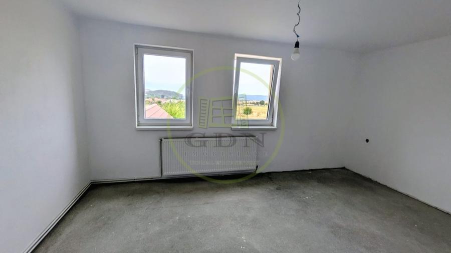 Casă individuală cu 5 camere cu Canalizare în Gura Râului